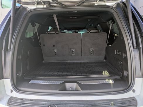 Used 2022 Chevrolet Suburban RST w/ Luxury Package RWD image 14