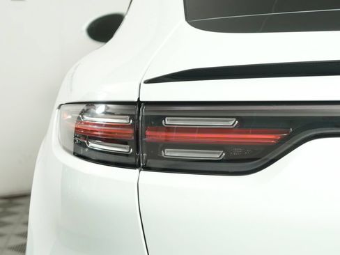 Certified 2023 Porsche Cayenne Turbo AWD/4WD image 12
