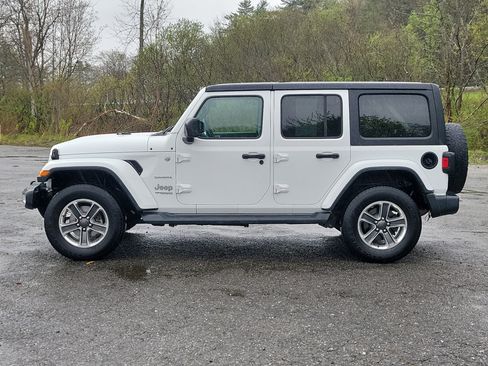 Used 2018 Jeep Wrangler Unlimited Sahara w/ Dual Top Group AWD/4WD image 8