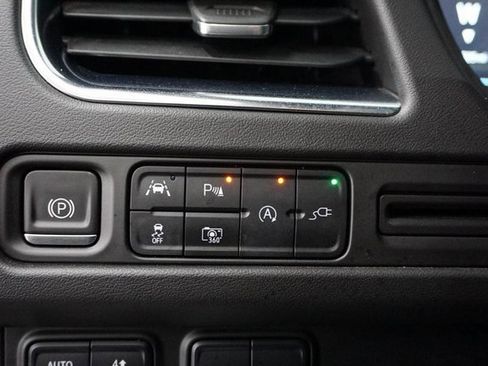 Used 2022 GMC Yukon SLT w/ SLT Premium Package image 12