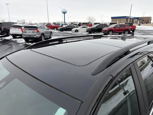 Used 2022 Chevrolet Equinox LT image 11