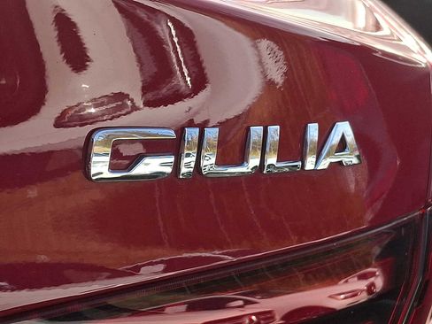 Used 2018 Alfa Romeo Giulia AWD image 28