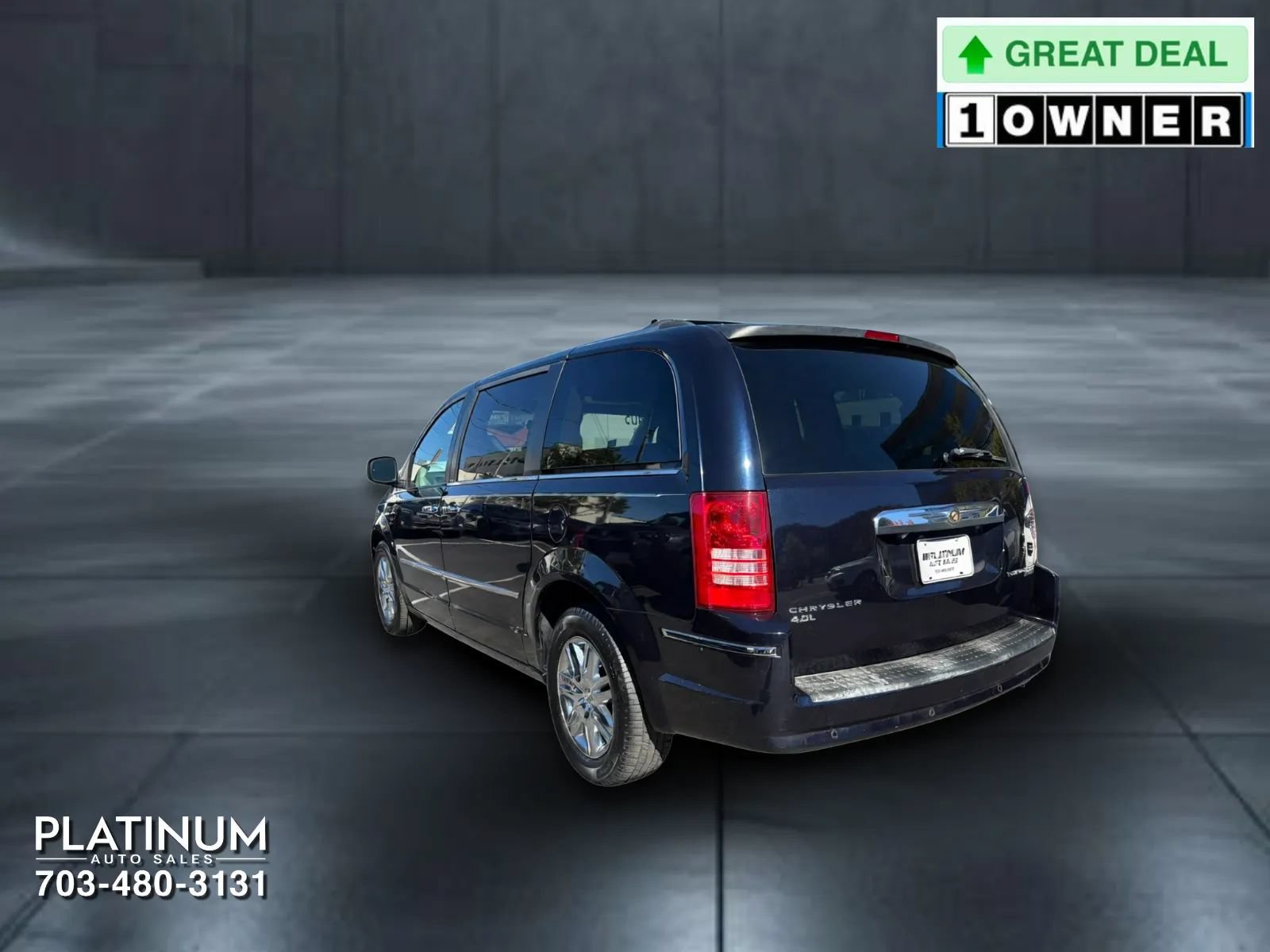 Used 2010 Chrysler Town & Country Limited w/ Entertainment Group #3 FWD image 7