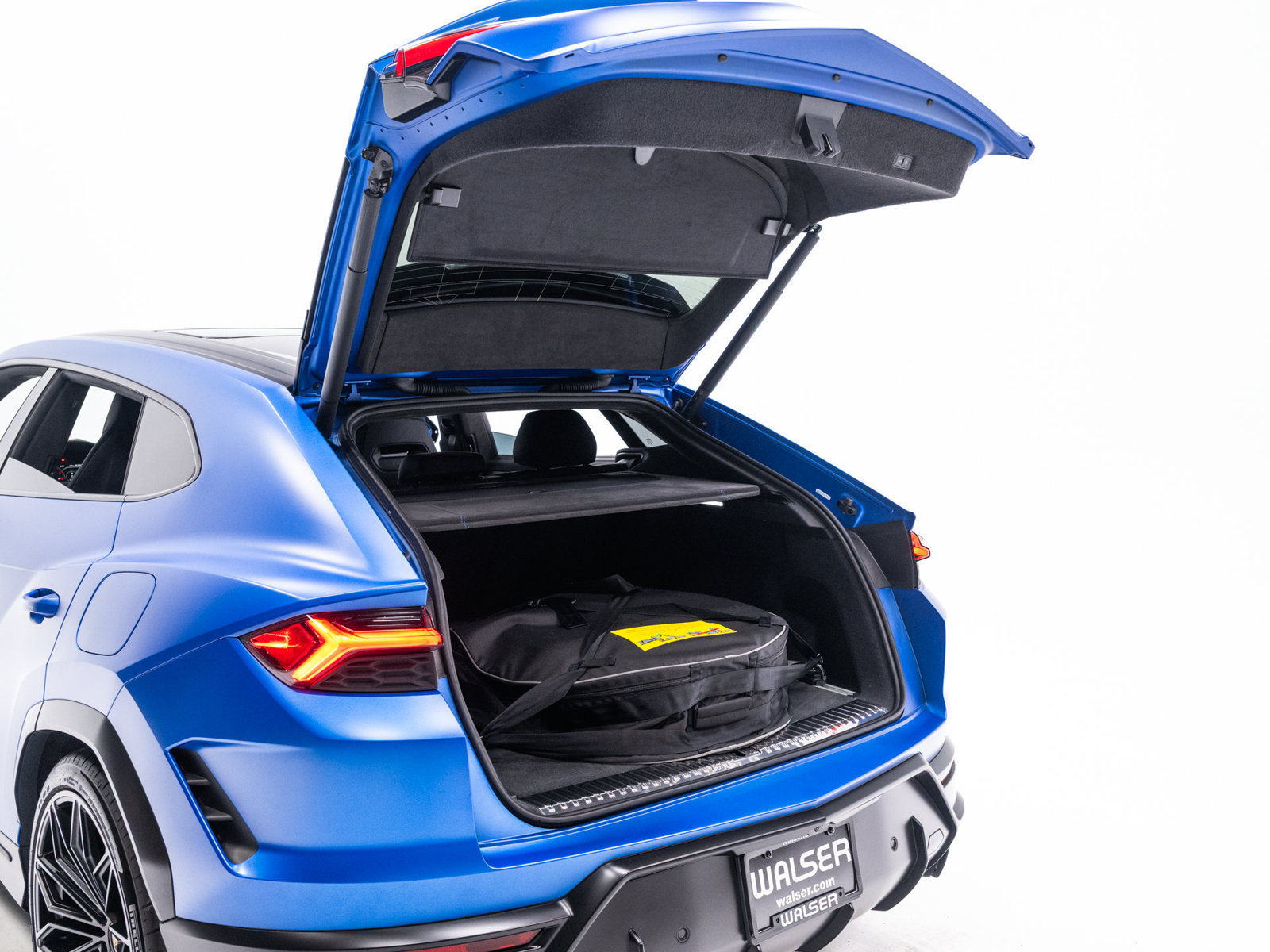 Used 2025 Lamborghini Urus SE AWD/4WD image 95