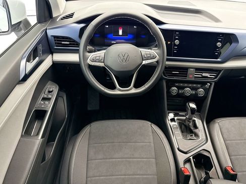 Used 2024 Volkswagen Taos SE FWD image 10
