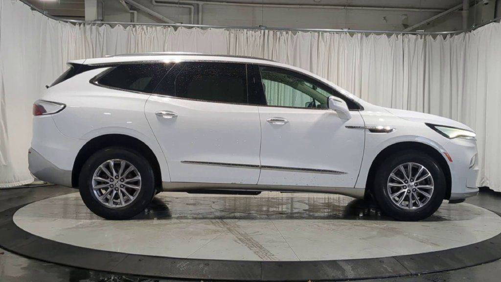 Used 2024 Buick Enclave Essence w/ Sound and Sites Package AWD/4WD image 11