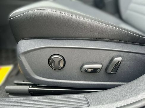 New 2026 Volkswagen Jetta SE FWD image 13