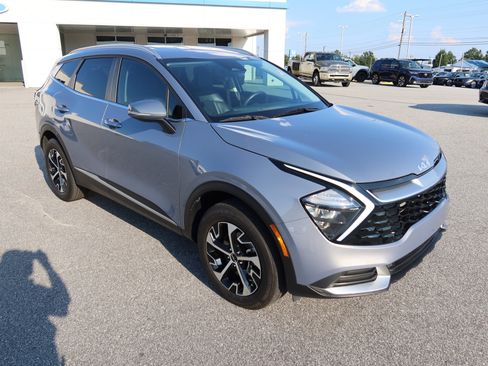 Used 2023 Kia Sportage EX image 2