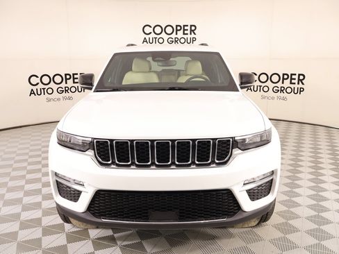 Used 2024 Jeep Grand Cherokee Limited AWD/4WD image 10