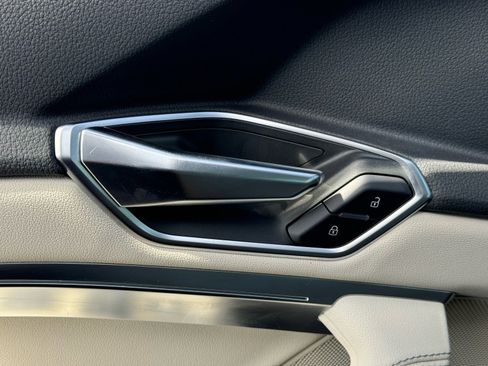 Used 2021 Audi e-tron Premium image 19