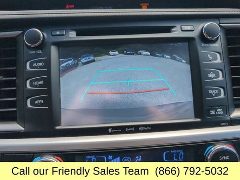 Used 2018 Toyota Highlander XLE AWD/4WD image 23