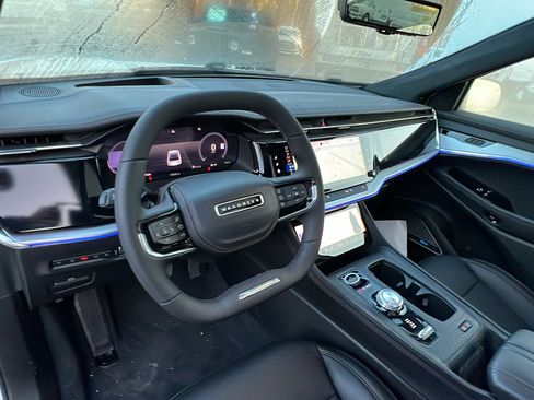 Used 2024 Jeep Wagoneer Launch Edition image 26