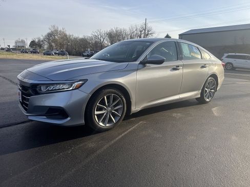 Used 2022 Honda Accord LX image 2