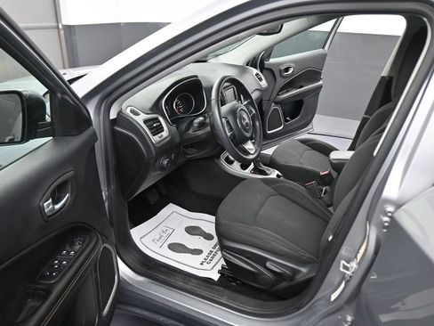 Used 2018 Jeep Compass Sport AWD/4WD image 38