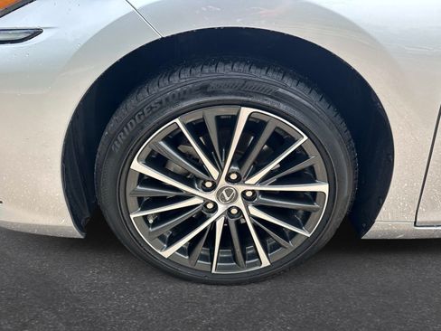 Used 2025 Lexus ES 350 w/ Premium Package FWD image 10