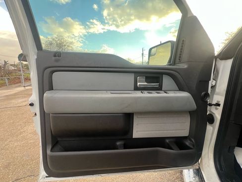 Used 2013 Ford F150 XLT w/ XLT Chrome Pkg image 9