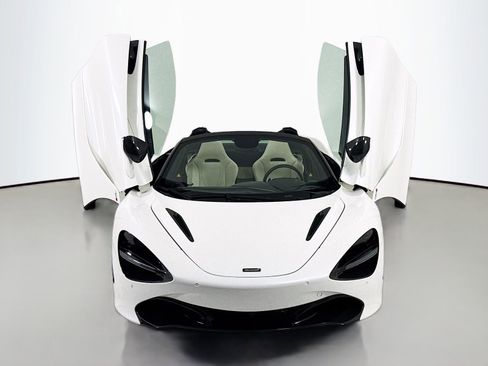Used 2020 McLaren 720S Spider image 2