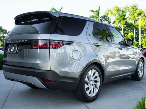 Used 2024 Land Rover Discovery S image 9