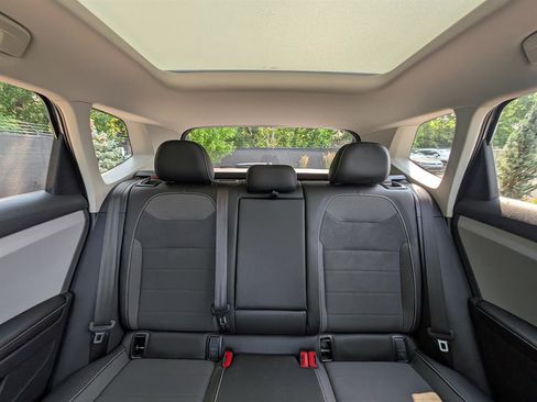 Certified 2024 Volkswagen Taos SE w/ Panoramic Sunroof Package image 16