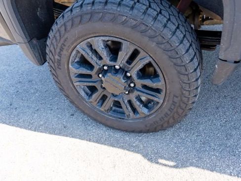 Used 2022 GMC Sierra 2500 Denali w/ Denali Black Diamond Edition image 10