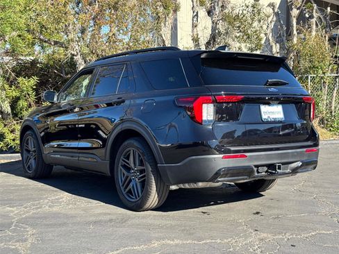 Used 2025 Ford Explorer ST-Line w/ Premium Package image 13