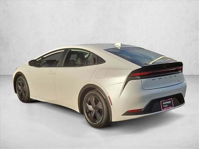 Used 2025 Toyota Prius LE FWD image 8
