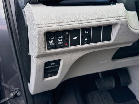 Used 2026 Honda Odyssey Elite image 12