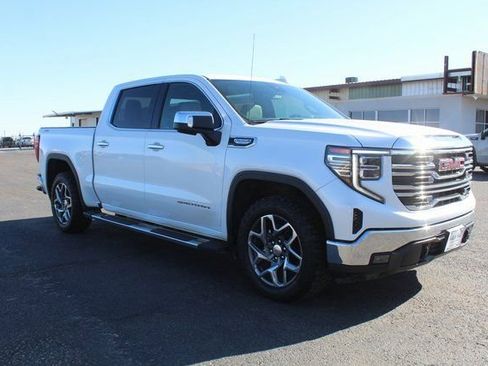 Used 2023 GMC Sierra 1500 SLT image 1