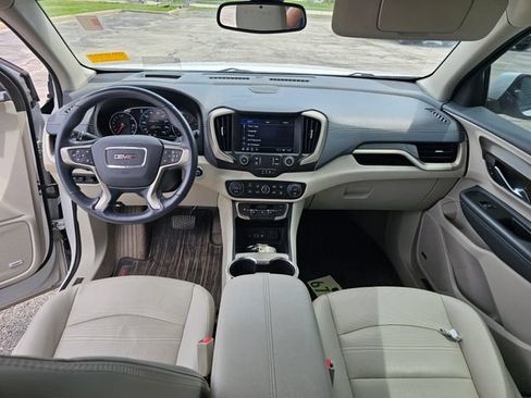 Used 2022 GMC Terrain Denali w/ Denali Premium Package AWD/4WD image 25
