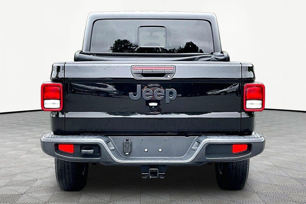 Used 2022 Jeep Gladiator Sport AWD/4WD image 6