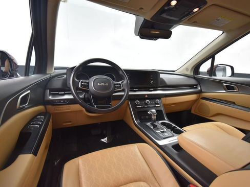 Certified 2024 Kia Carnival LX image 10