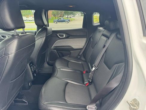Used 2024 Jeep Compass Latitude AWD/4WD image 16