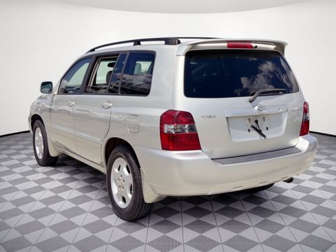 Used 2004 Toyota Highlander Limited w/ Towing Prep Pkg FWD image 3