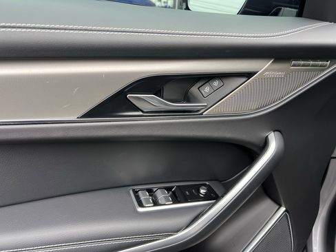 Certified 2025 Jaguar F-PACE R-Dynamic S image 15