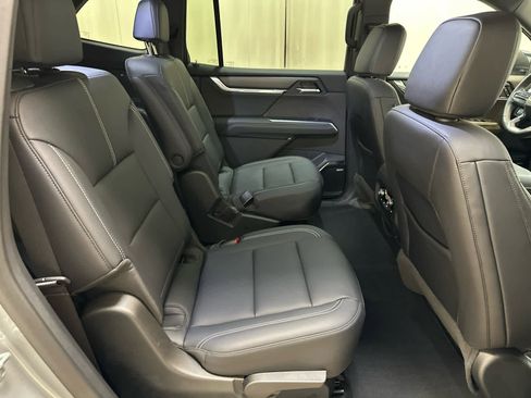 Used 2024 GMC Acadia Elevation w/ Luxury Package AWD/4WD image 19