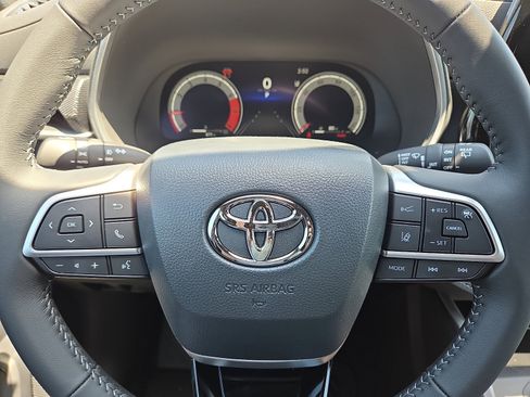 New 2026 Toyota Highlander XSE AWD/4WD image 14