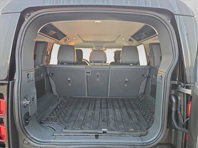 Certified 2024 Land Rover Defender 110 X-Dynamic SE AWD/4WD image 6