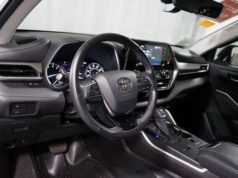 Certified 2021 Toyota Highlander XLE image 7