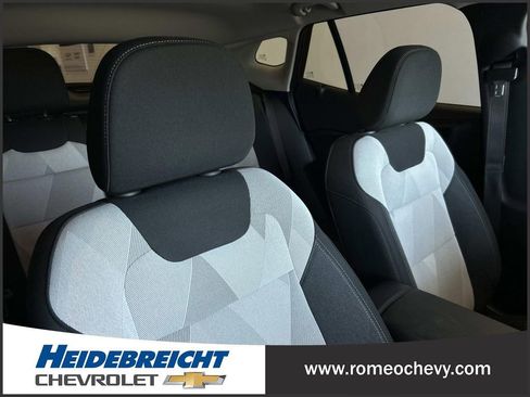 Used 2025 Chevrolet Trax LS w/ LS Convenience Package FWD image 33