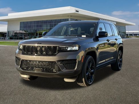 Used 2022 Jeep Grand Cherokee Altitude image 4