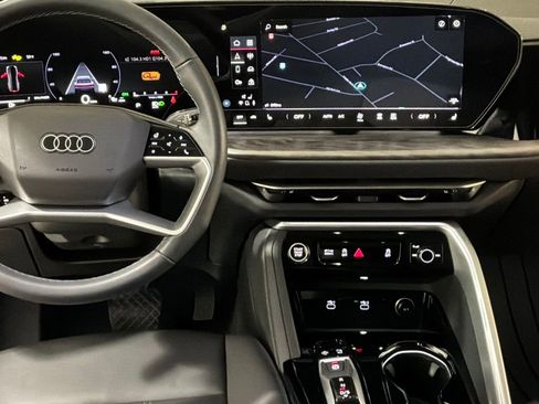 Certified 2025 Audi Q5 Premium w/ Convenience Package AWD/4WD image 22