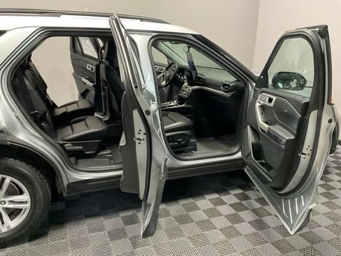 Used 2022 Ford Explorer XLT w/ Equipment Group 202A AWD/4WD image 22