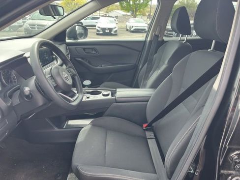 Used 2024 Nissan Rogue S image 9