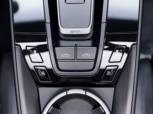 Used 2024 Porsche 911 Targa 4 GTS w/ Premium Package image 79