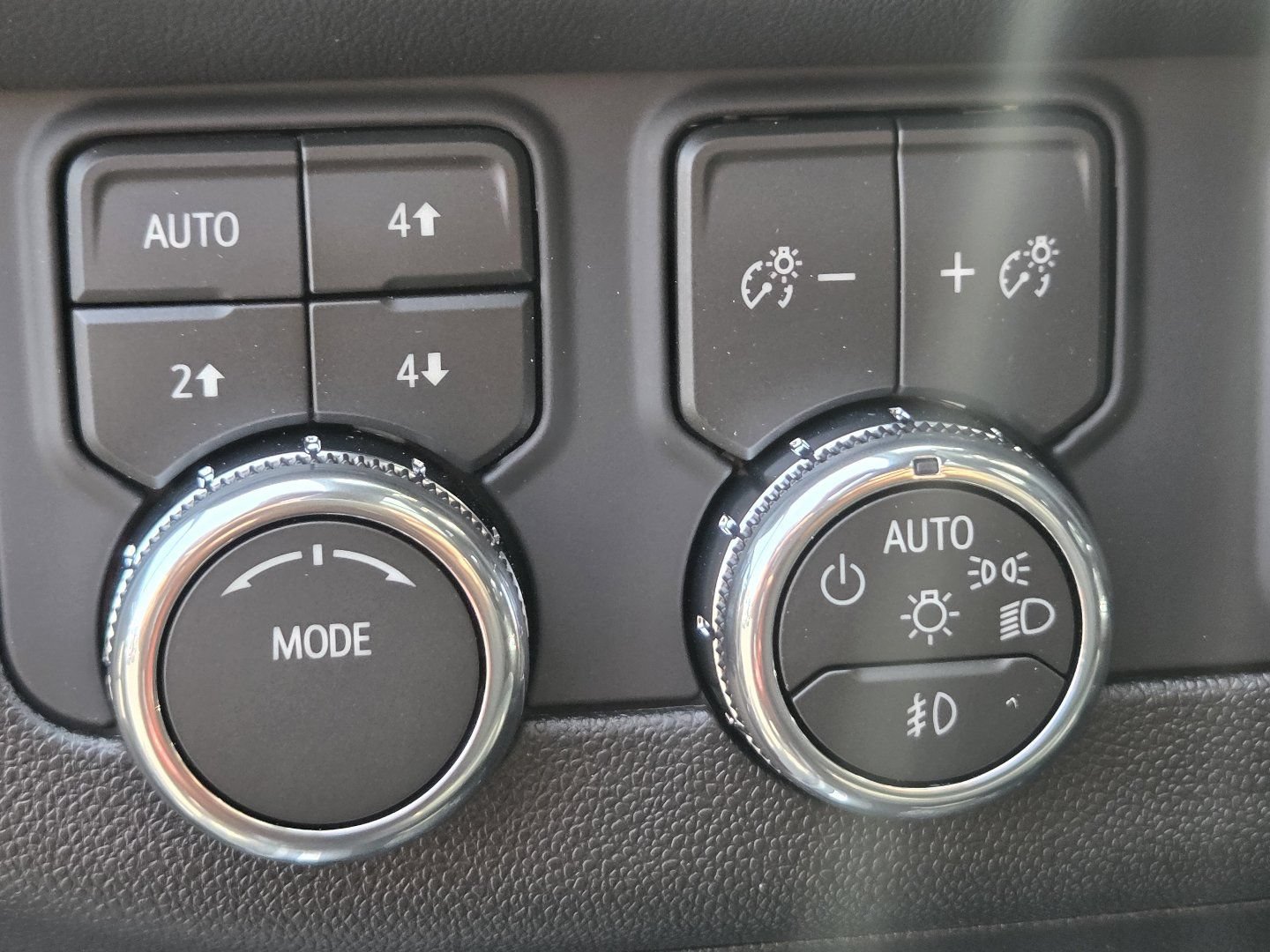 New 2026 GMC Yukon Elevation w/ Elevation Premium Package AWD/4WD image 32
