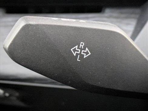 Used 2024 BMW 530i xDrive w/ Convenience Package image 12