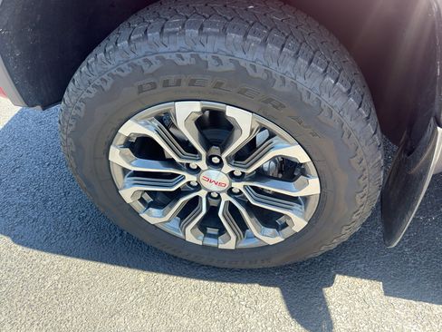 Used 2024 GMC Canyon Denali AWD/4WD image 8