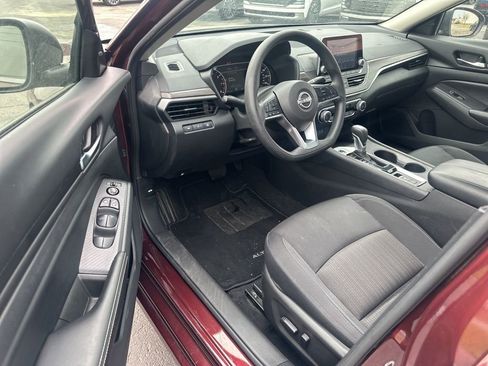 Used 2025 Nissan Altima 2.5 SV image 26