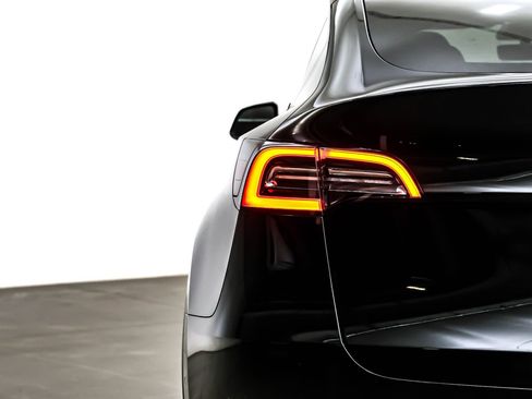 Used 2021 Tesla Model Y Long Range image 14