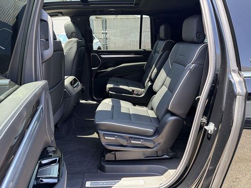 Used 2026 Cadillac Escalade ESV Luxury RWD image 25